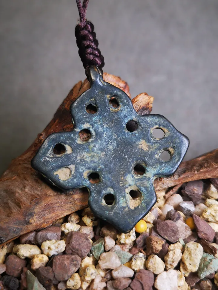 Gandhanra Antique Tibetan Buddhist Amulet,Cross Vajra Badge, 50 years old