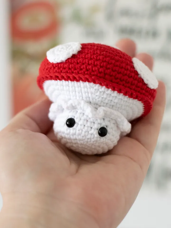 Red mushroom car hanging accessories for women, rear view mirror charm, stuffed mushroom cute car pendant