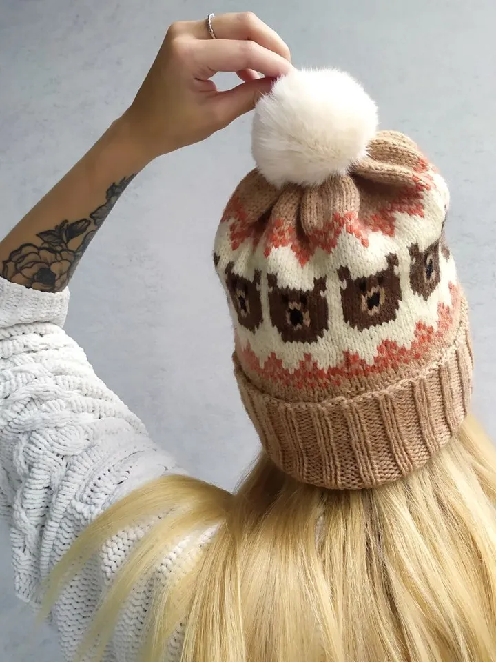 Warm pompom hat
