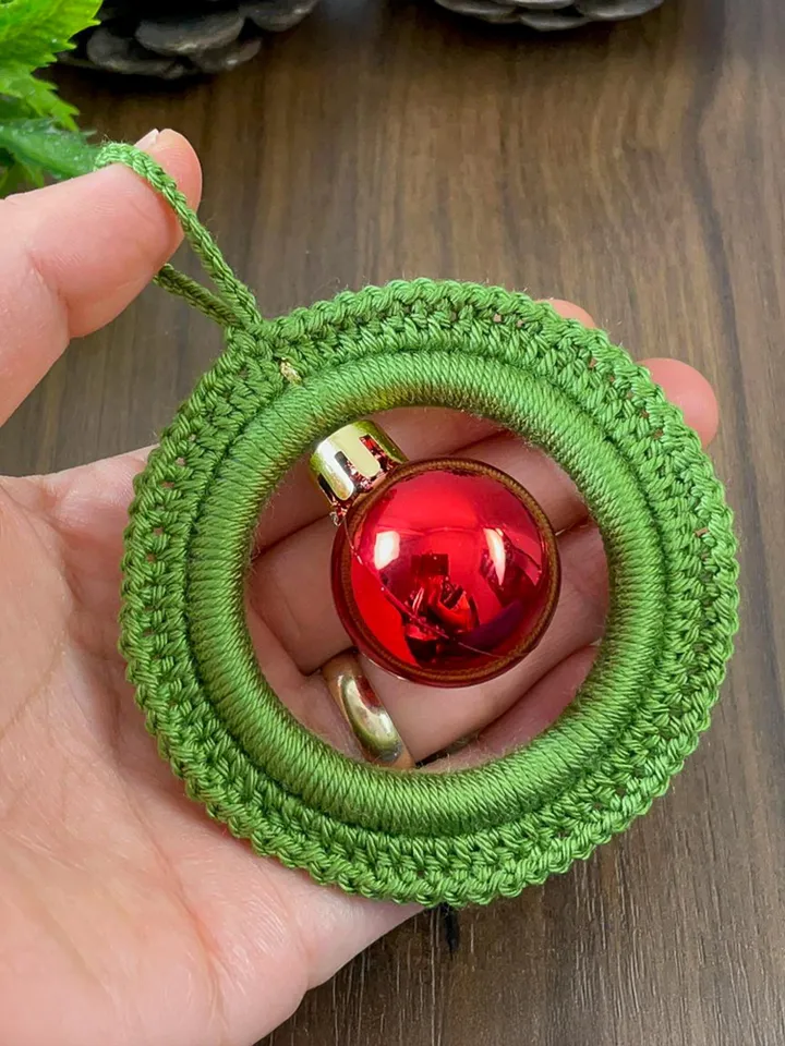 Handmade Wreath Crochet Pattern, Festive Ornament with Bauble PDF, DIY Christmas Décor for Beginners