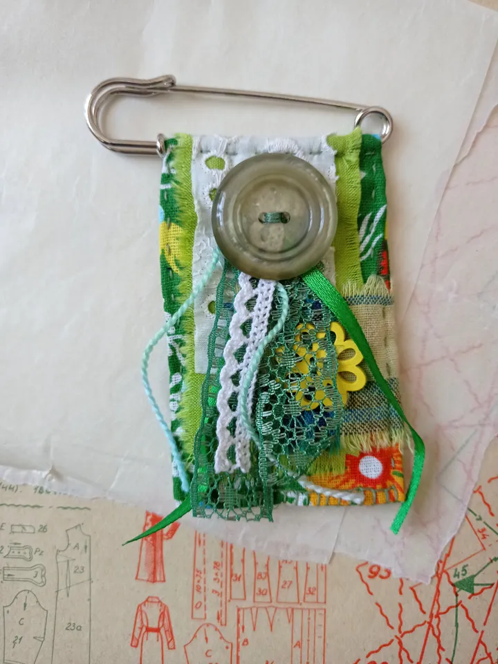 Textile Brooch Kilt Pin