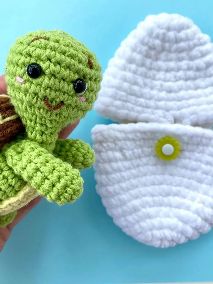 Crochet pattern turtle in egg - Amigurumi tiny animal pattern - English Pdf tutorial - Easter egg decor