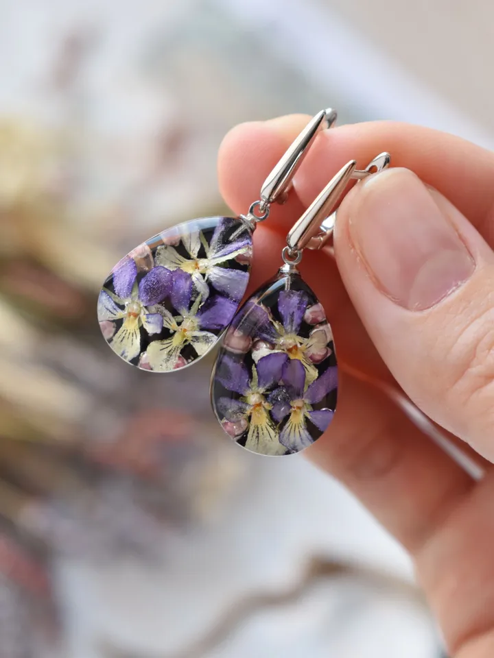 Earrings with pansies in resin. Real pansy earrings. Drop earrings with viola.