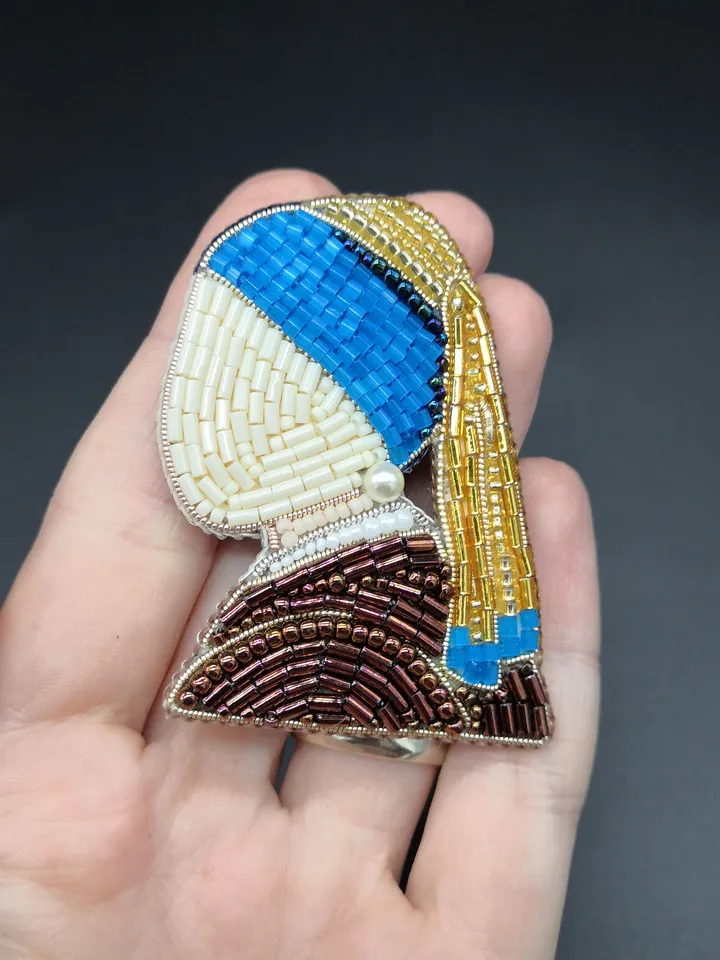 Brooch of a woman with a pearl earring