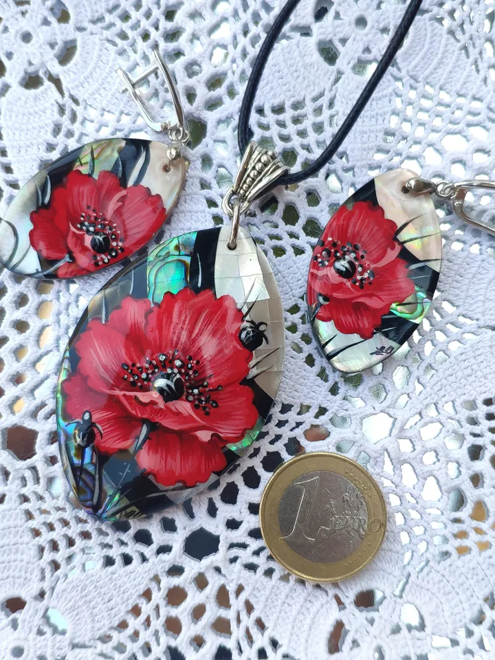 Handmade jewelry sets: Gorgeous Red Poppies on Stylish pearl pendant & earrings • Statement floral pendant with handmade jewelry earrings