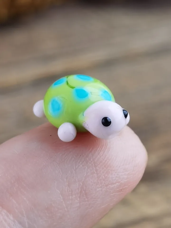 Tiny turtle miniature, glass turtle figurine, turtle sculpture , small terrarium animal for dollhouse decoration