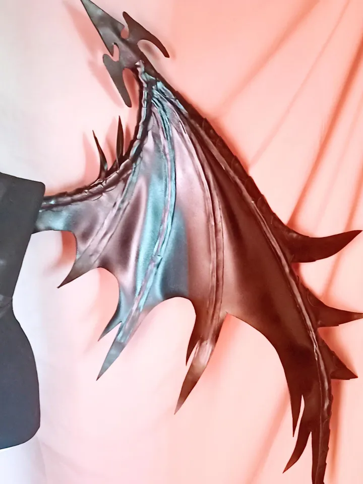 Cloud Strife cosplay, one wing, final fantasy game character cosplay, black wings,cloud strife wing