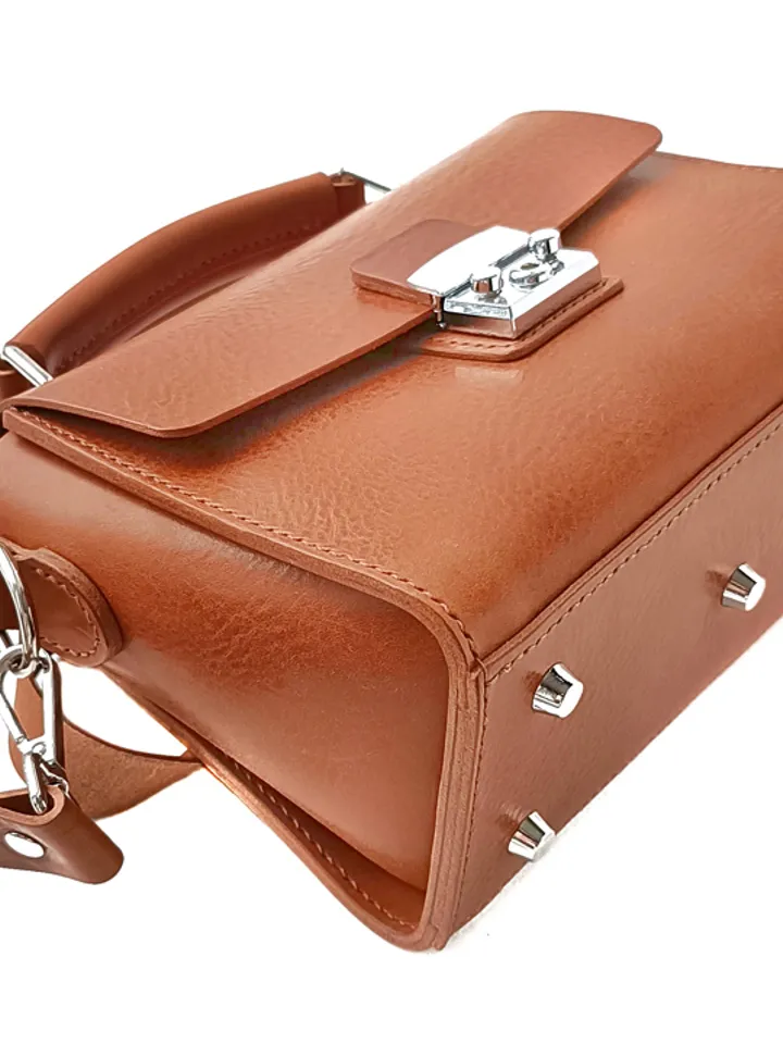 PDF Small women's leather bag - women's leather bag pattern - Download PDF & video TUTORIAL. Crossbody bag pattern.