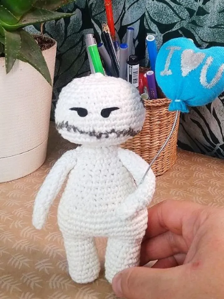 A Meaningful Gift for Your Loved Ones -Crocheted Zombie Doll with Balloon I love u