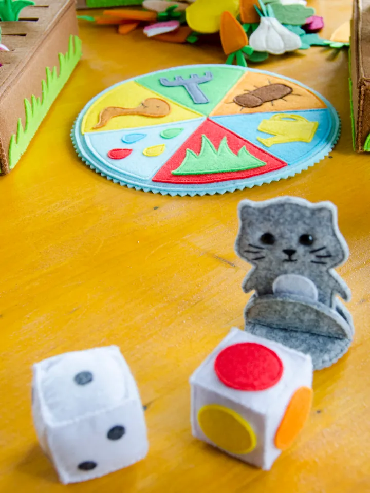 Boardgame from felt Save vegetable garden, Pattern and Tutorial, PDF, SVG