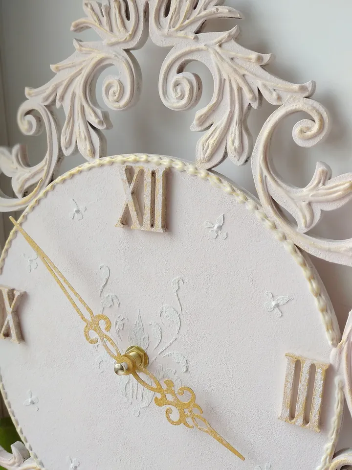 Small pink wall clock with gold ornaments and roman numerals in vintage style Silent wall clock for bedroom, living room or nursery Gift for Birthday, Mother's Day, Christmas, Wedding, Housewarming