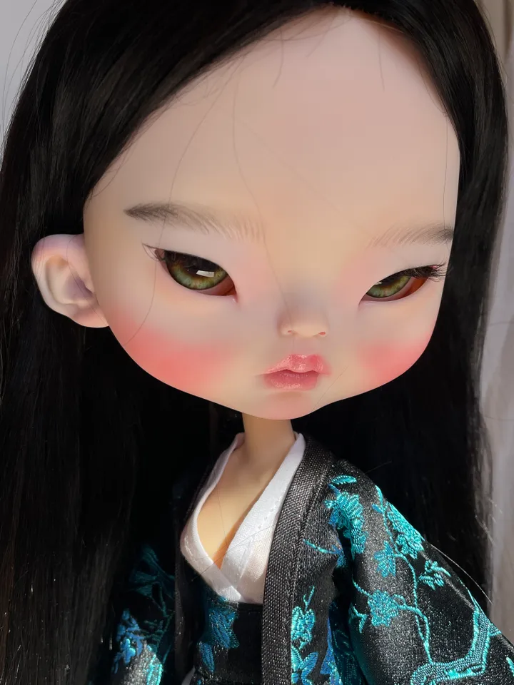 Blythe doll Asian with black hair