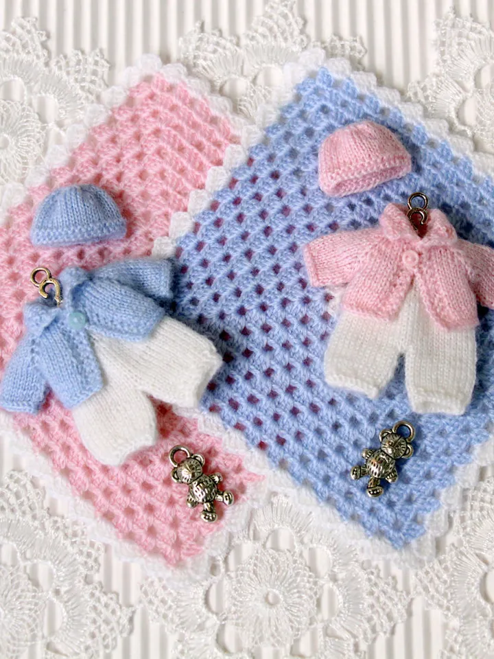 Miniature full set and blanket for Baby doll Heidi Ott 2 inches. Miniature knitting clothes for baby doll Creativhook