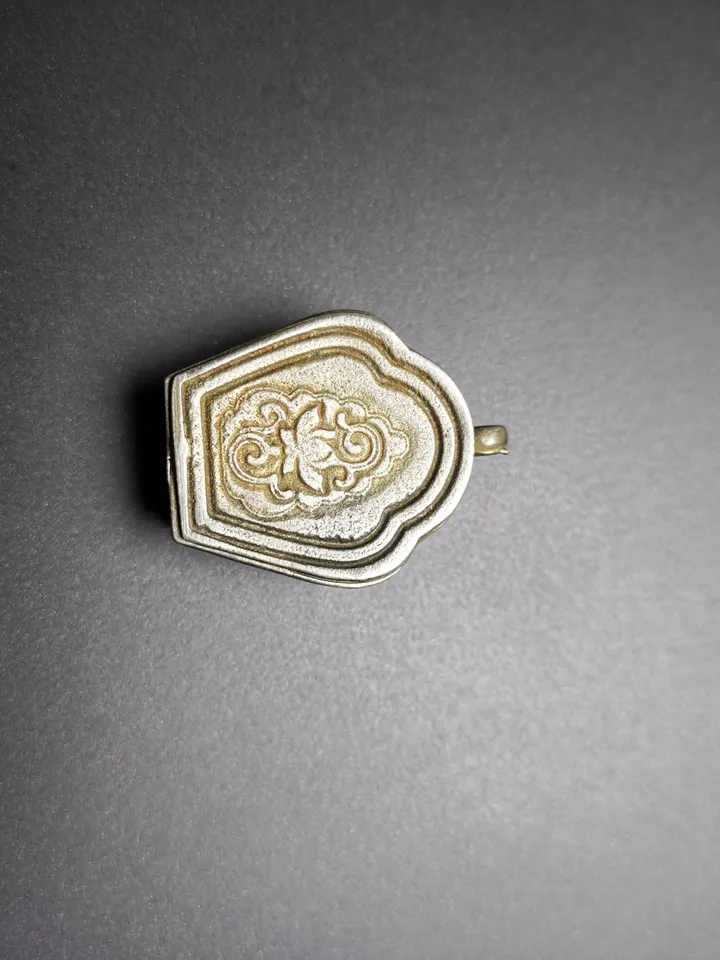 Gandhanra Antique Handmade Gau Ghau Shrine, Je Tsongkhapa,Losang Drakpa,Je Rinpoche,Mini Tibetan Buddhist Altar Amulet Pendant