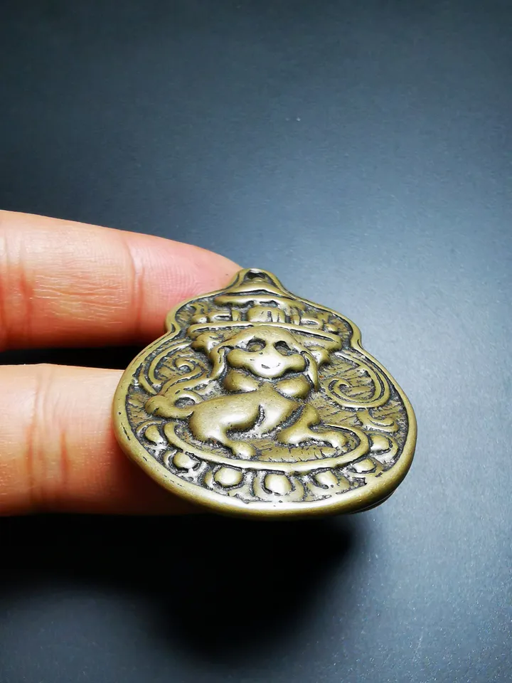 Gandhanra Antique Tibetan Buddhist Protective Pendant,Snow Lion Amulet Badge,50years old