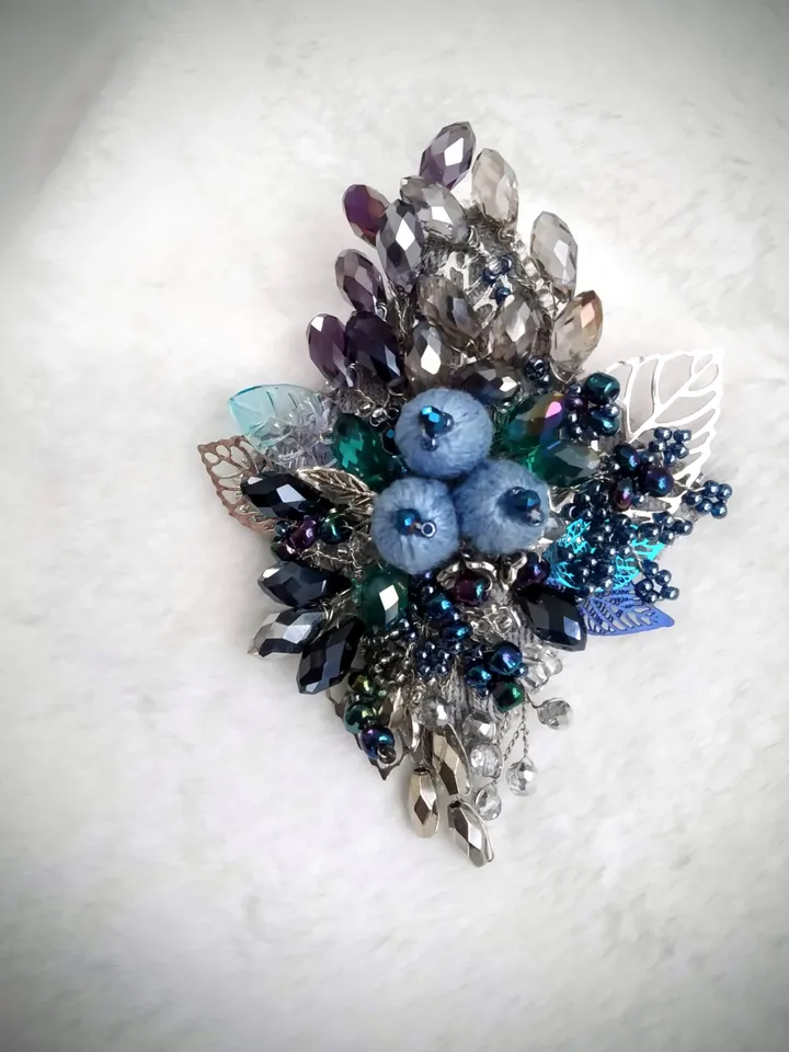 Handmade beaded brooch flower blue berry, one of a kind jewelry, flower brooch, leaf brooch, swarovski pearls earrings,