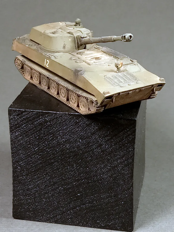 Built model Self-Propelled Hovitzer Gvozdika, 1/100 scale w/stand