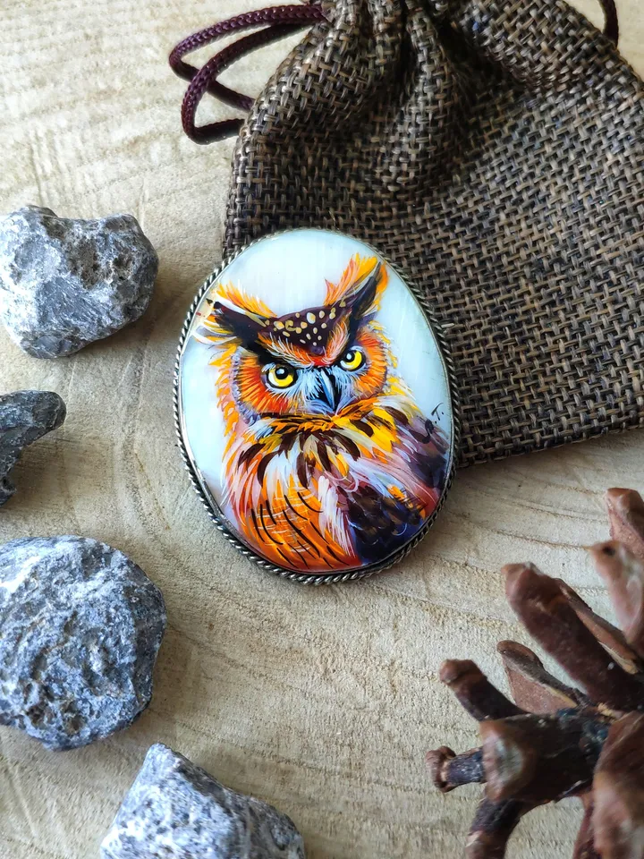 Brooches for women: Wisdom owl on pearl brooch • Gift for teacher • elegant bird brooch • handmade wizard jewelry • gorgeous pin for dress
