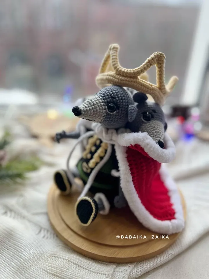 PDF Crochet Pattern Mouse King, Amigurumi Mouse, Christmas ornaments, Christmas Decor, Amigurumi Christmas, Rat Pattern