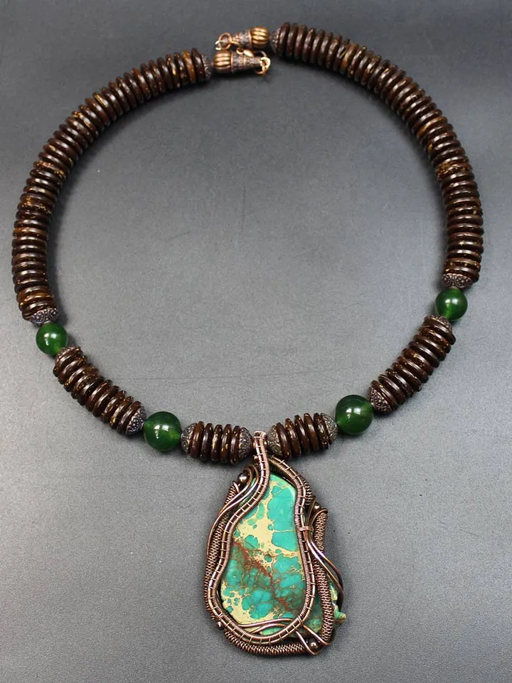 Handmade necklace with coconut and jade beads