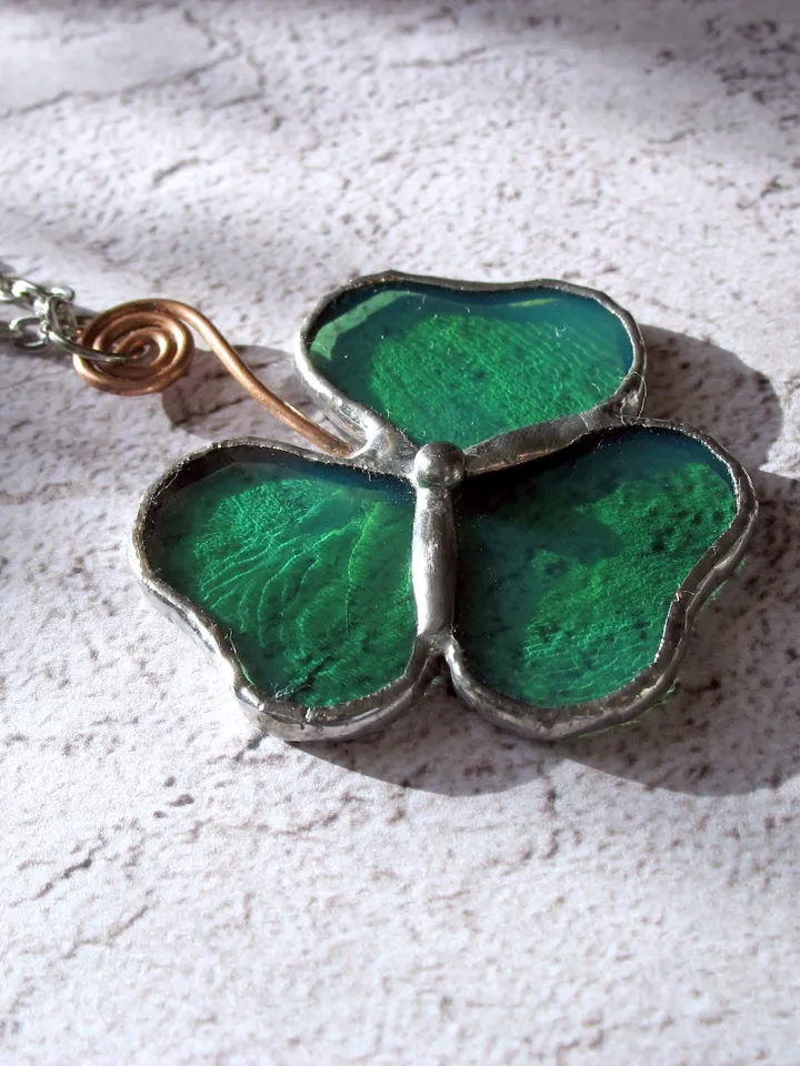 Green trefoil, st patricksday, Shamrock pendant, Irish necklace, Clover leaf, St Patrick necklace, simple Stained glass