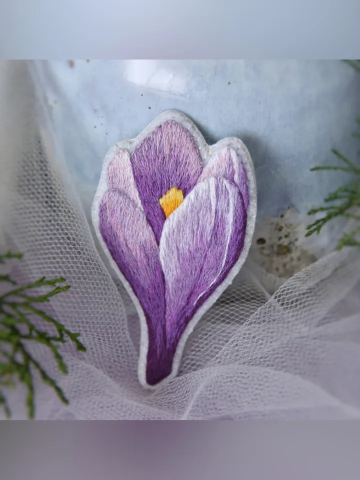 Brooch Crocus. Embroidered flower. Brooch-pin, satin stitch.