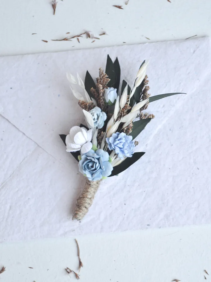 Blue White boutonniere, Blue Button hole, Blue Groomsman boutonniere, Blue wedding, Rustic wedding, Fiance