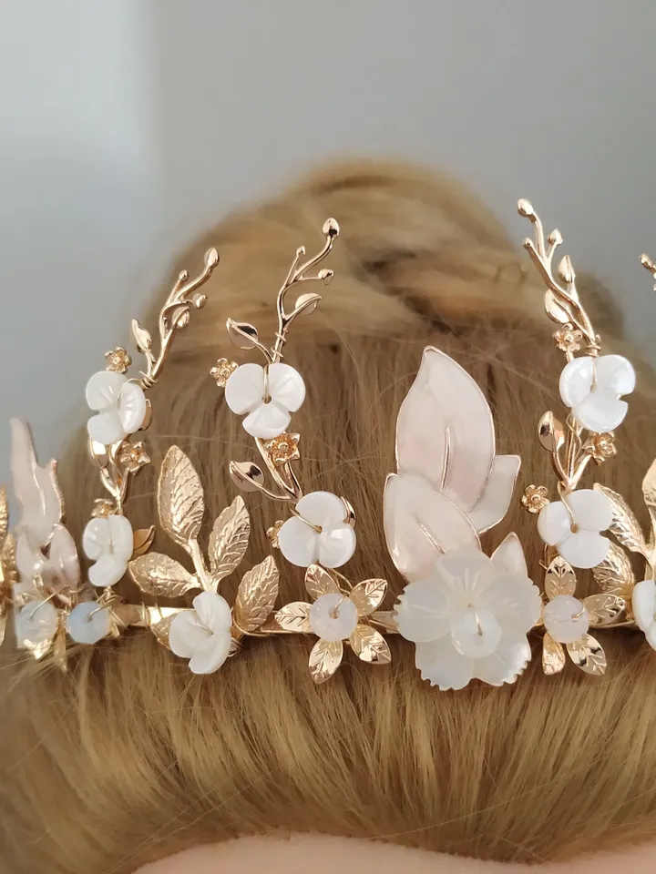 Champagne Gold Opal Laurel Bridal Earrings,Chandelier Statement Earrings, Leaf Earrings, Bridal Jewelry Set, Floral Boho Wedding Earrings
