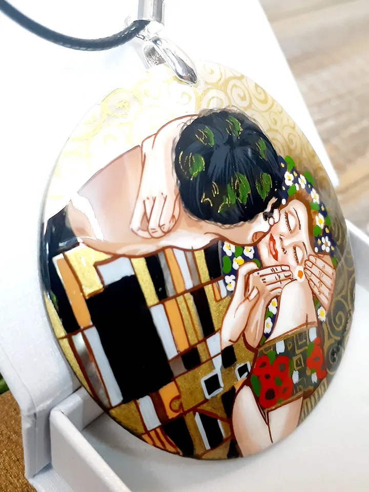Pearl pendant necklace: The Kiss by Gustav Klimt painted on mother of pearl pendant • Aesthetic gift jewelry for passion couple in love