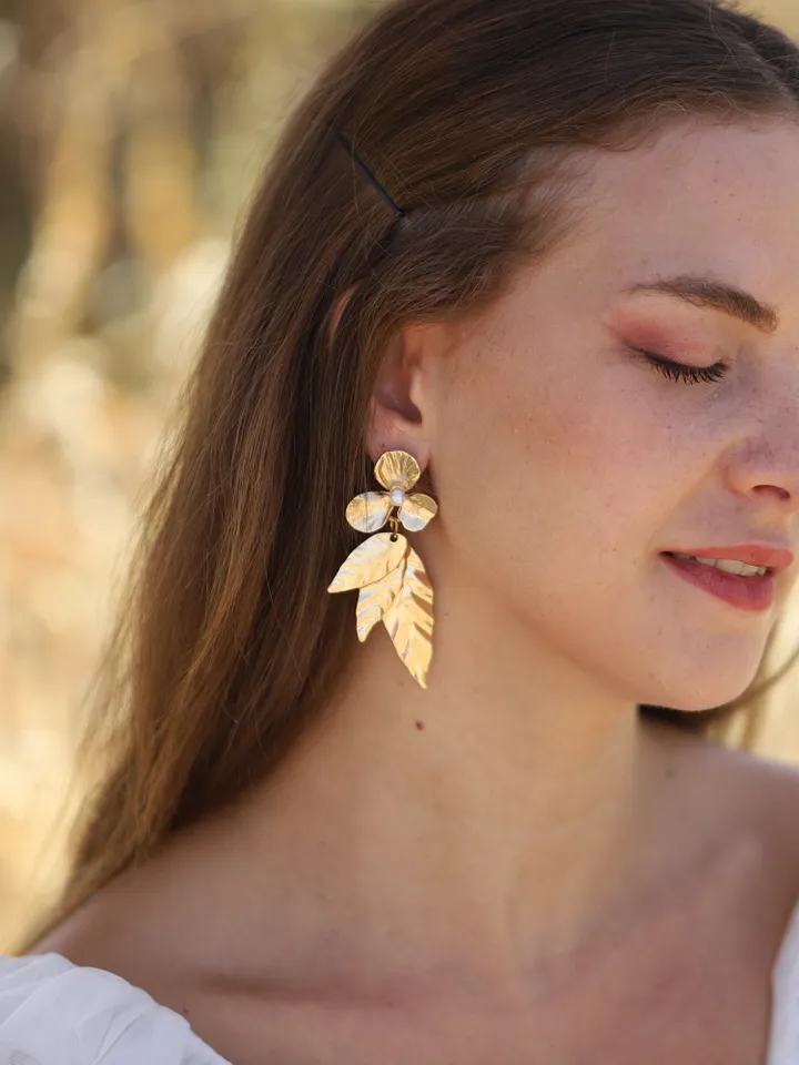 Boho Wedding Earrings For Brides, Leaf Chandelier Statement Bridal Earrings , Floral Statemet Champagne Gold Jewellery, Wedding Jewelry