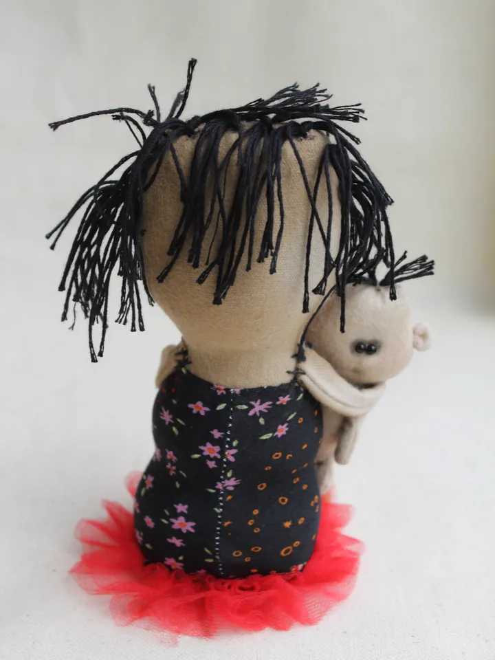 Halloween home decor . Primitive dolls mother and creepy cute child are handmade . Rag doll , Zombie doll . Fabric doll .