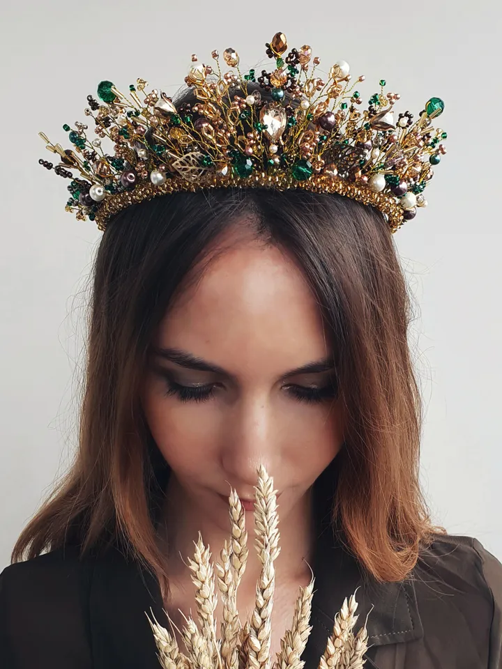 Gold emerald crown, Gold crown, Emerald crown, green crown, Crown, Gold tiara, Emerald tiara, Gold and green tiara, Gold and Emerald tiara, Forest accessories, Forest style jewelry, boho jewelry, rustic jewelry, Elven headpiece