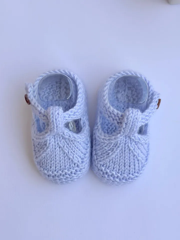 PDF Newborn Sandals Seamless Knitting Pattern – Comfort for Your Newborn Tiny Feet with video ENG