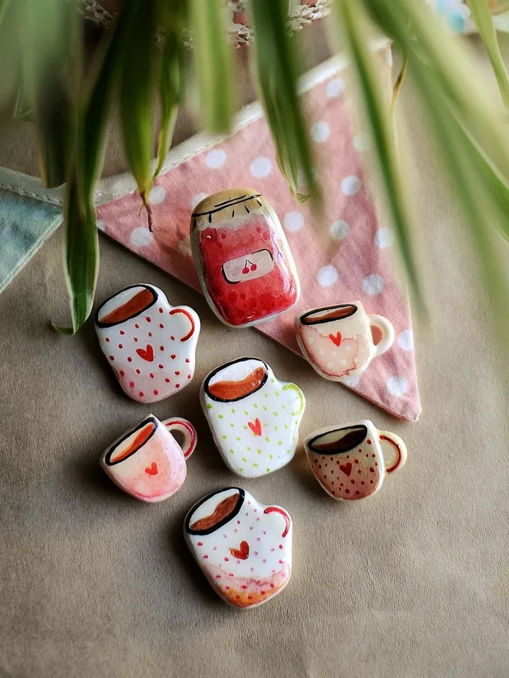 Warm brooch made of polymer clay, mug pin