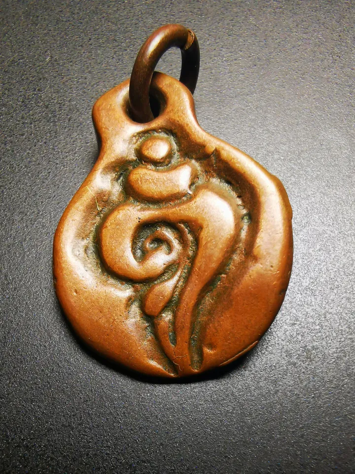 Gandhanra Handmade Shankha,Divine Conch Badge,Tibetan Buddhist Amulet Pendant