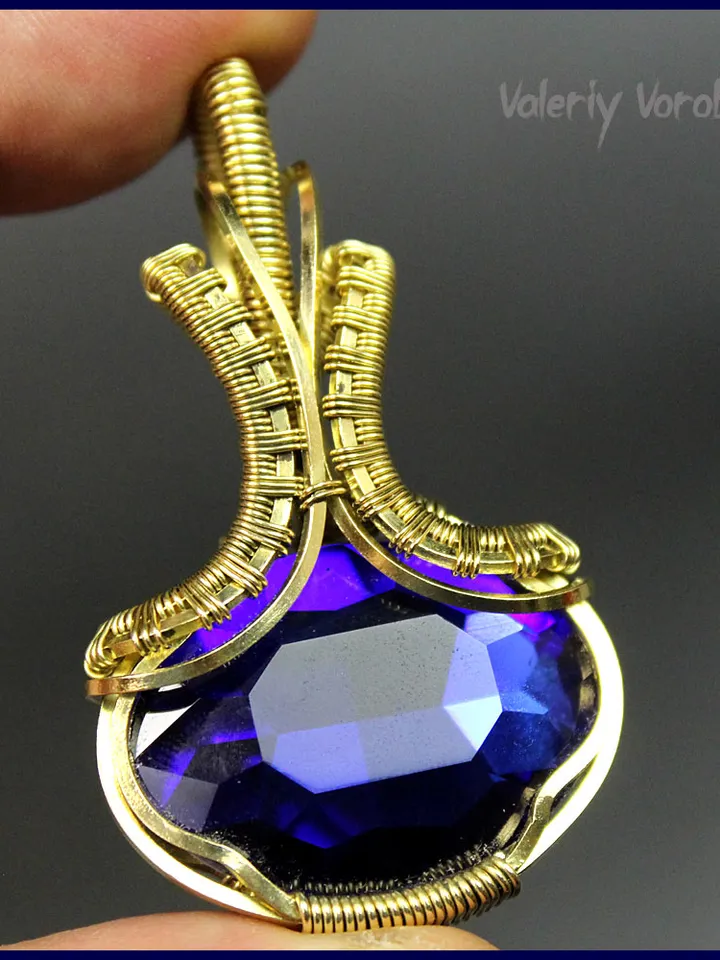 Handmade pendant made of brass wire and cut glass.