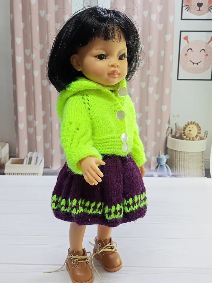 An outfit for a 16-inch doll.
