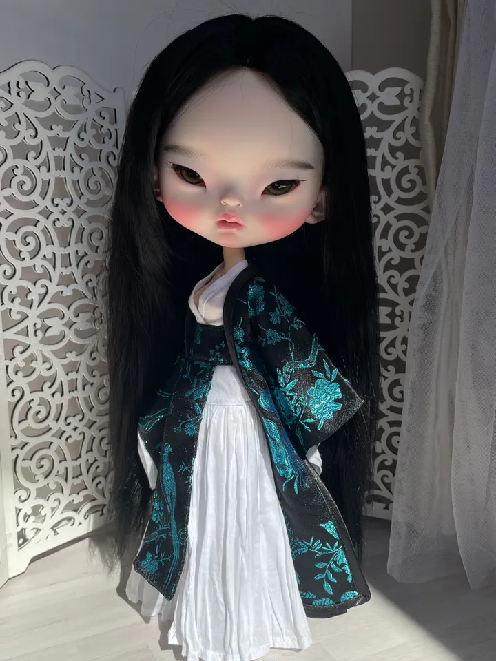 Blythe doll Asian with black hair