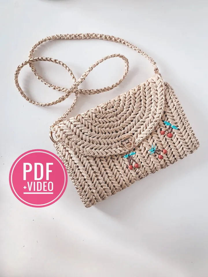 Small crossbody clutch crochet pattern PDF and video tutorial, digital instant download