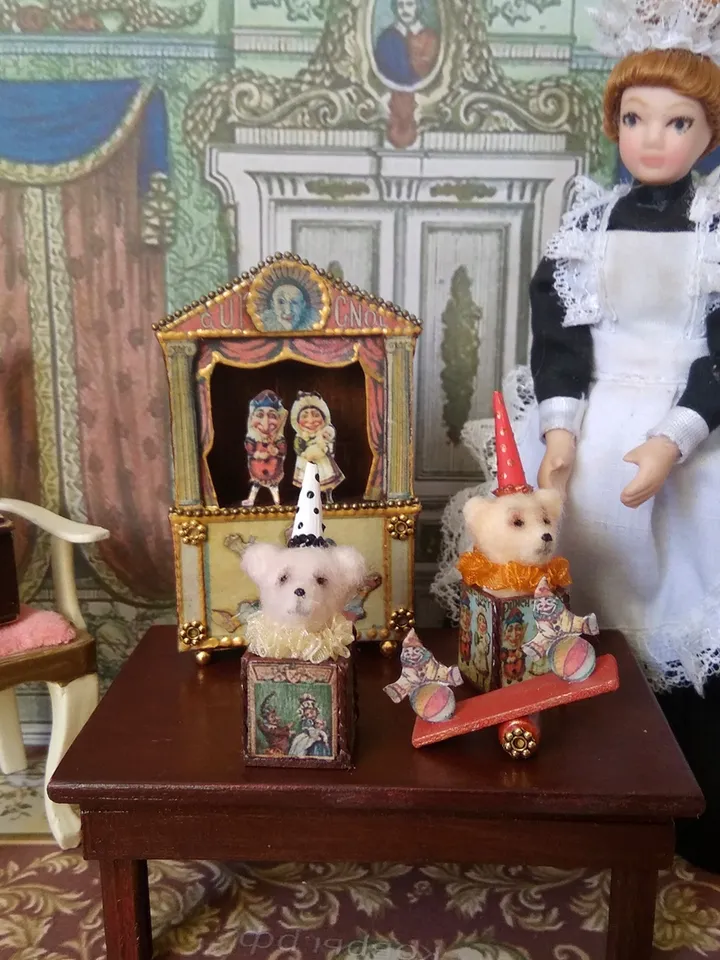 Bears in the box.1:12 scale.