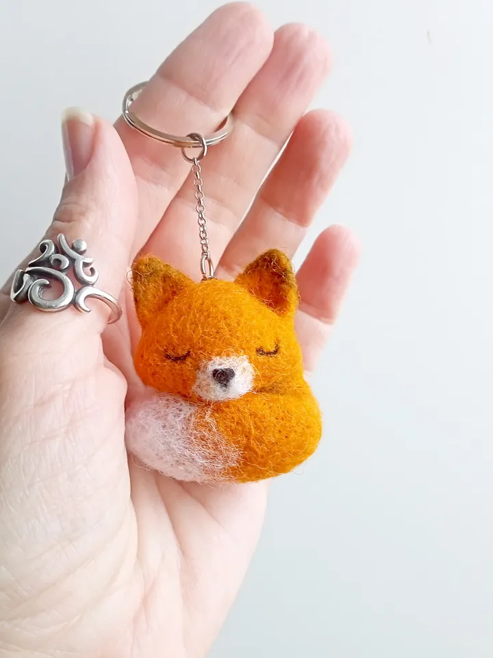 Handmade needle felting fox key chain/Totem animal keychain gift/Woodland animal bags pendant/Sleeping fox - bags charm