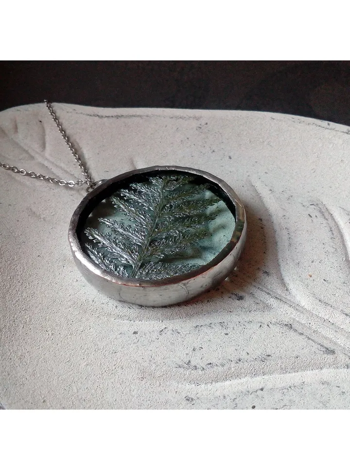 Valentine necklace, round Stained glass necklace, Glass with pressed fern, Dry fern necklace, Terrarium pendant