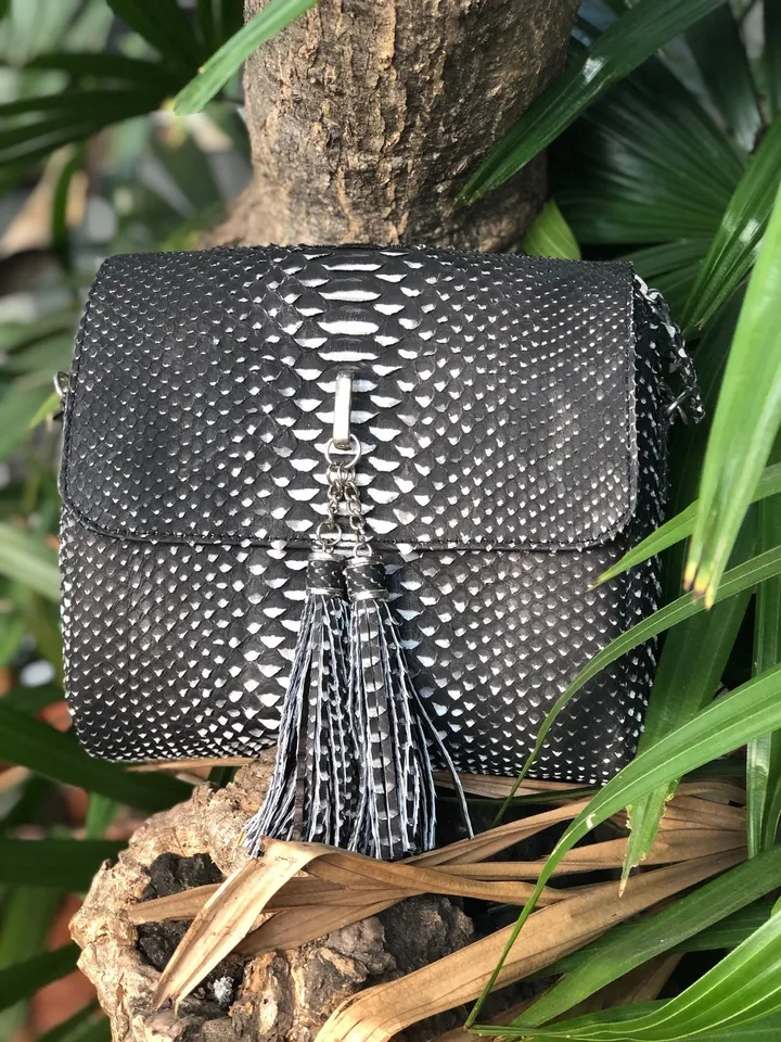 Genuine Python Skin Classy Crossbody Chain Bag Handmade | Tassel Bag Python Detcacable Chain Clutch Black Classy ans white Elegant Purse