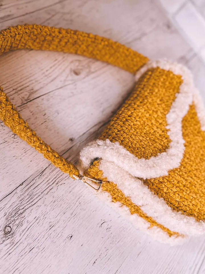 Crochet pattern saddle bag PDF digital instant download, video tutorial, purse with fur, women handbag, shoulder bag, velvet winter bag