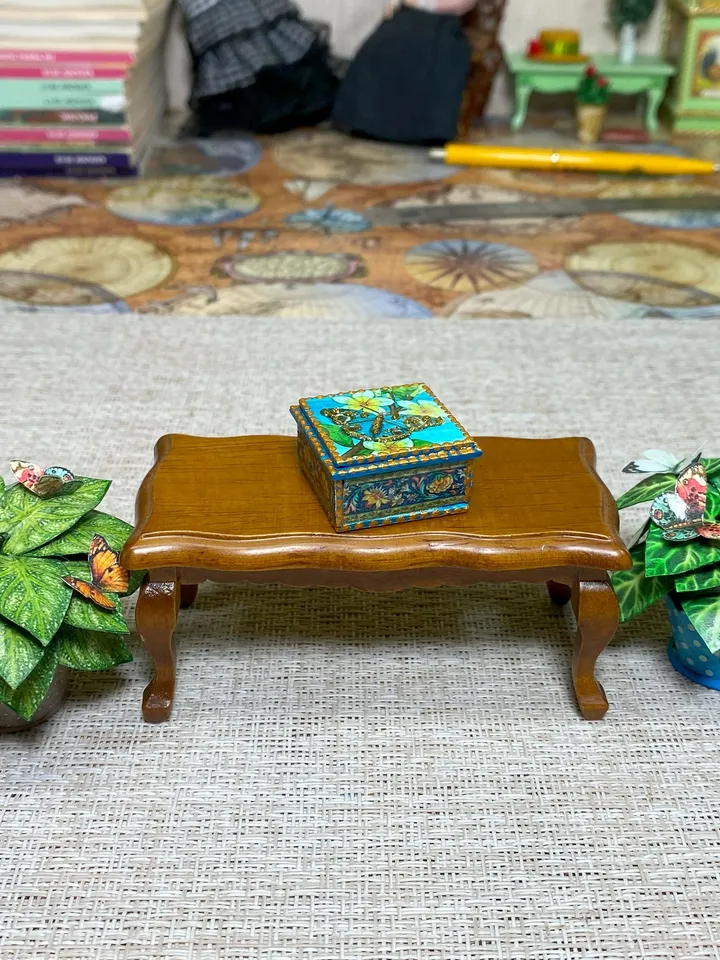 Tutorial. 1:6 and 1:12. Box for a doll house. Miniature doll house.