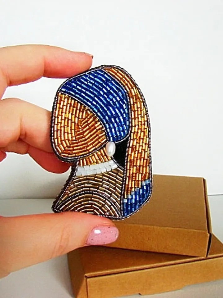 Girl with a pearl earring brooch, embroidered brooch, beaded brooch, art pin, jewelry design