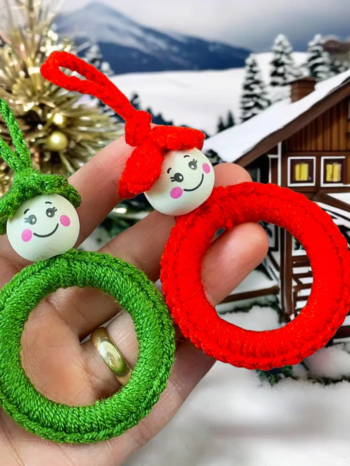 Crochet Christmas Elf Wreath Pattern, DIY Red Ornament PDF, Handmade Holiday Décor Tutorial, Beginner Festive Craft Project