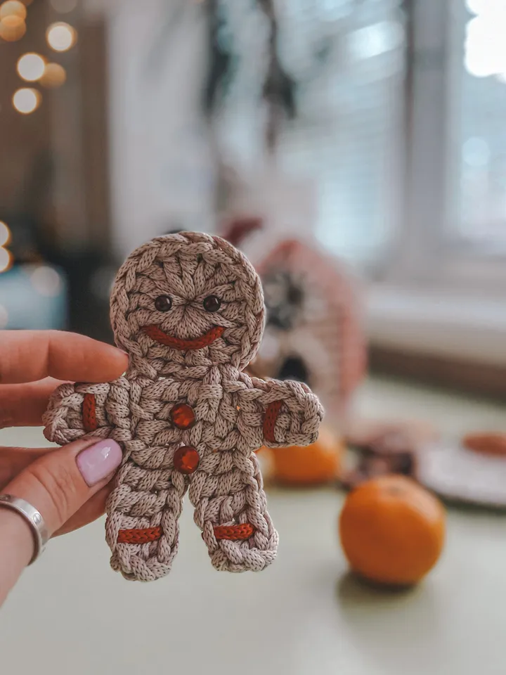 Gingerbread man ornament free crochet pattern PDF, Christmas tree decorations, hanging decoration digital instant download
