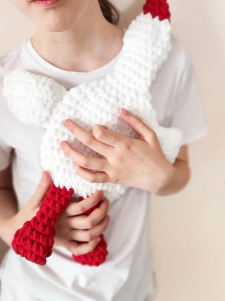 White crochet goose plush toy pattern for babies – perfect snuggle companion