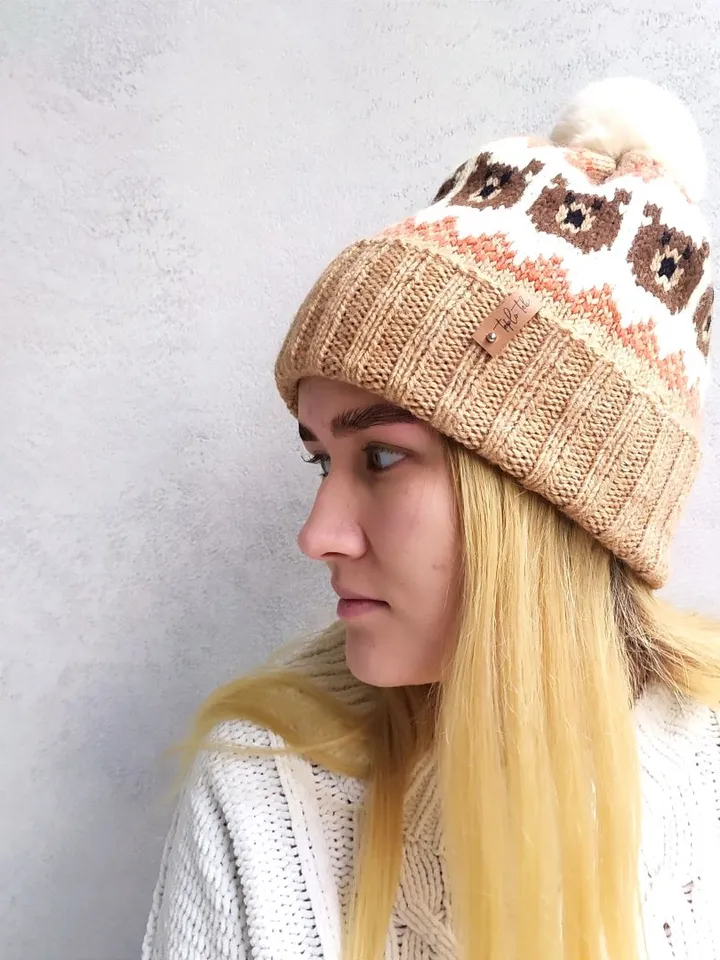 Warm pompom hat